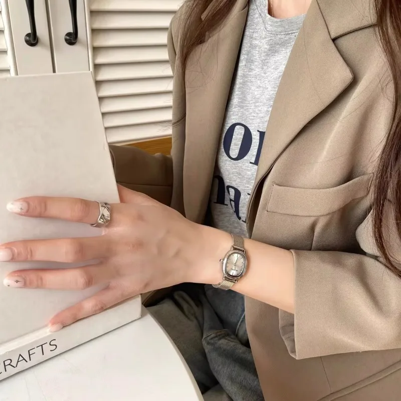 작은 타원형 다이얼 녹색 시계 간단한 스테인레스 스틸  - Lux Watch 리뷰 및 가격