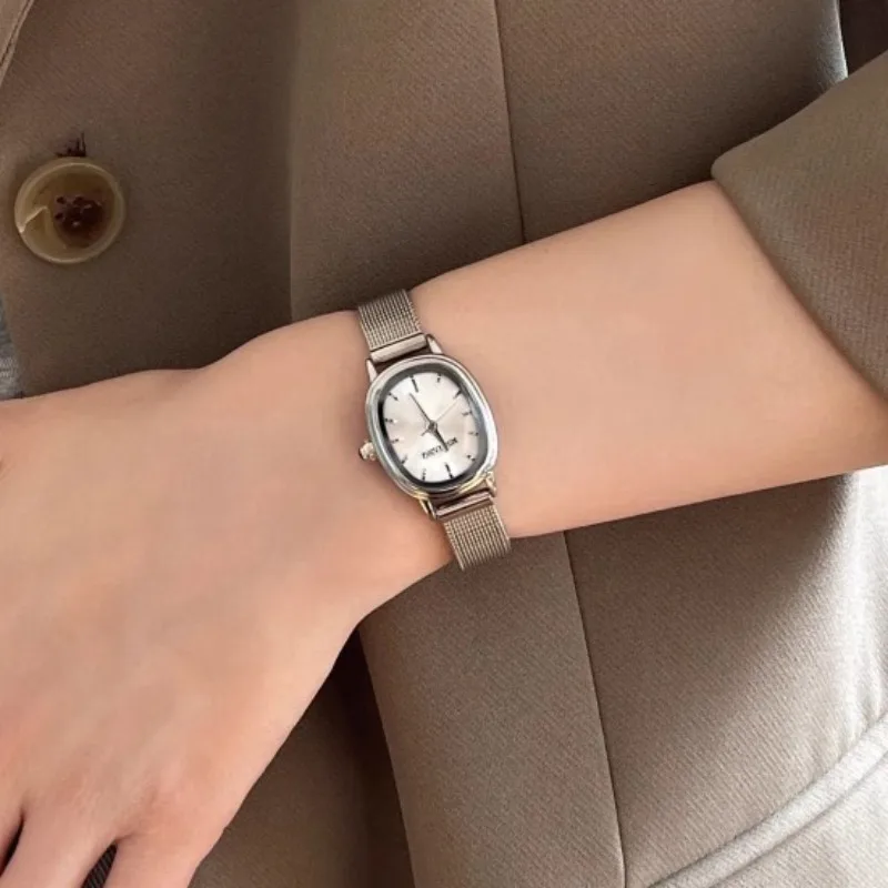 작은 타원형 다이얼 녹색 시계 간단한 스테인레스 스틸  - Lux Watch 리뷰 및 가격